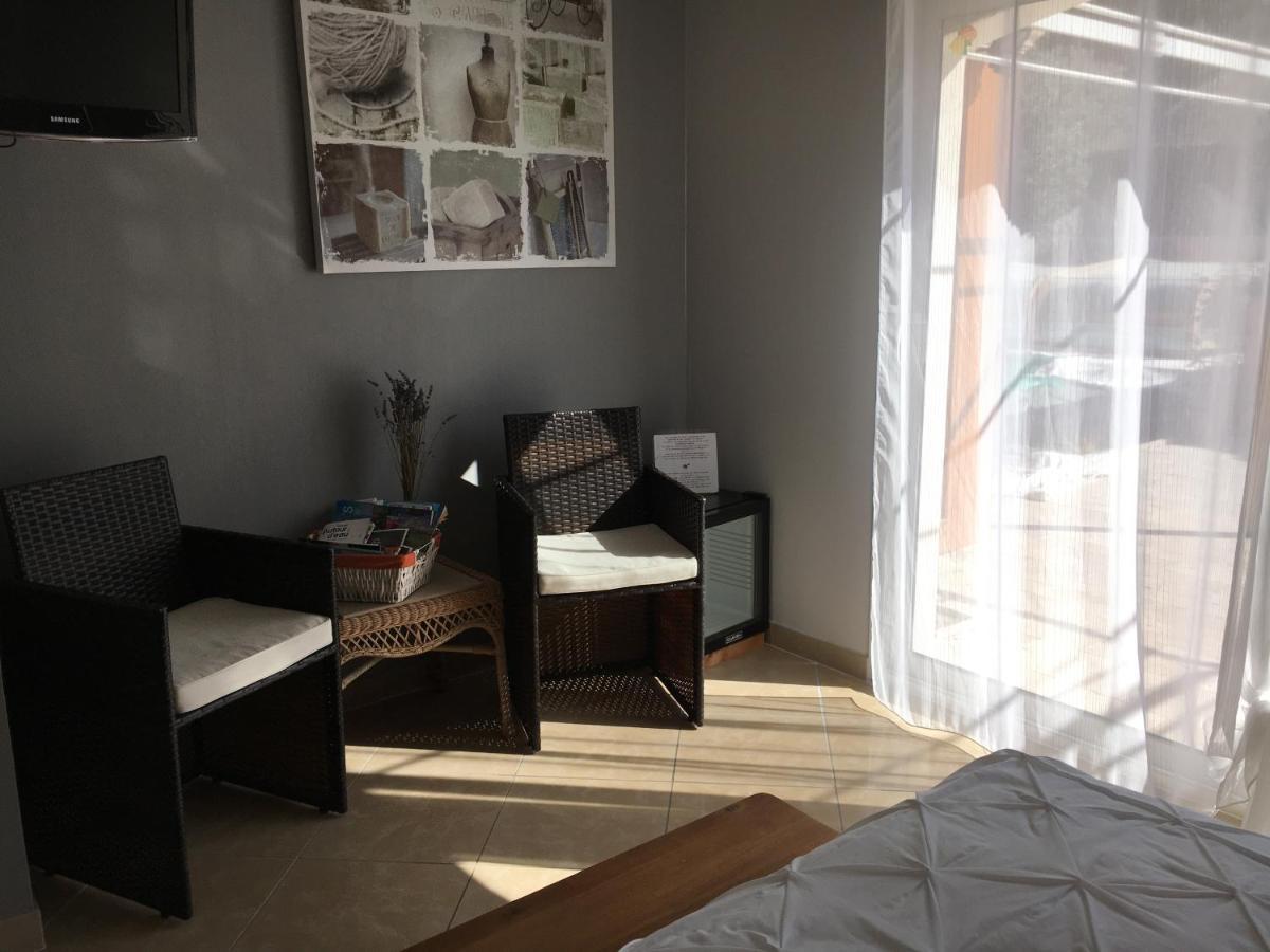 Les Lavandes Bed & Breakfast Alleins Екстериор снимка