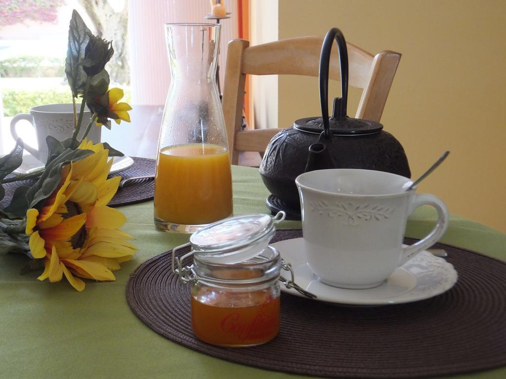 Les Lavandes Bed & Breakfast Alleins Екстериор снимка