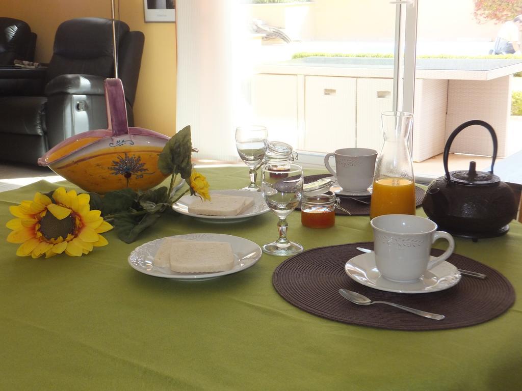 Les Lavandes Bed & Breakfast Alleins Стая снимка